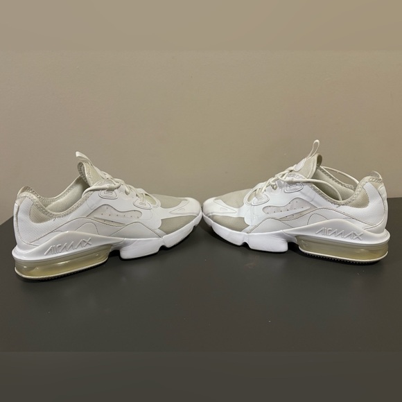 Nike Air Max Infinity 2,Women’s Triple White - CU9453-100 Size 11 - Picture 3 of 14